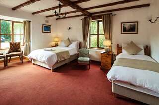 Отели типа «постель и завтрак» Tudor Lodge B&B Лара Трехместный номер-1